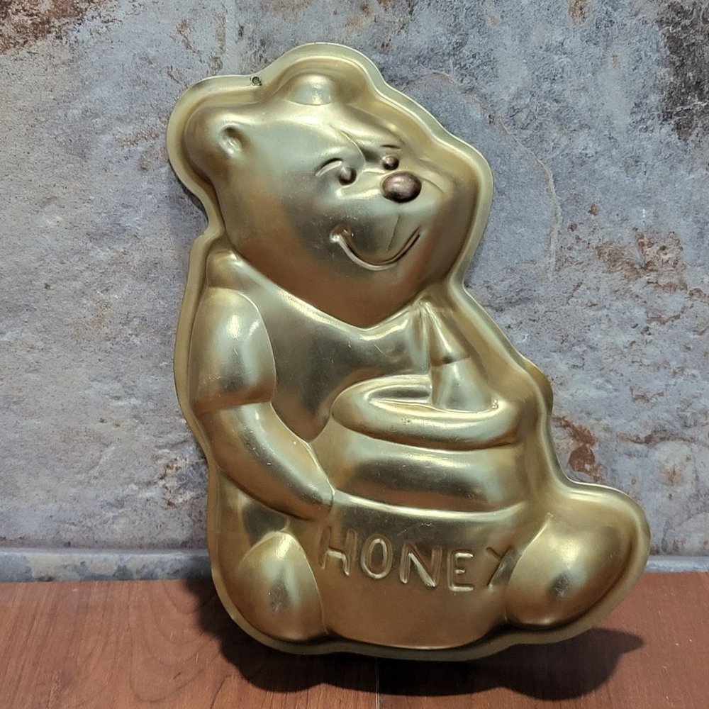 Vintage Walt Disney Wilton 1976 Gold Tone Winnie The Pooh Cake Baking Pan Mold